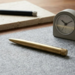 stylo anti anxiété mécanisme rotatif titane brossé